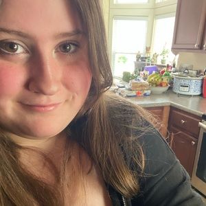 Meet your Posher, Adrienne